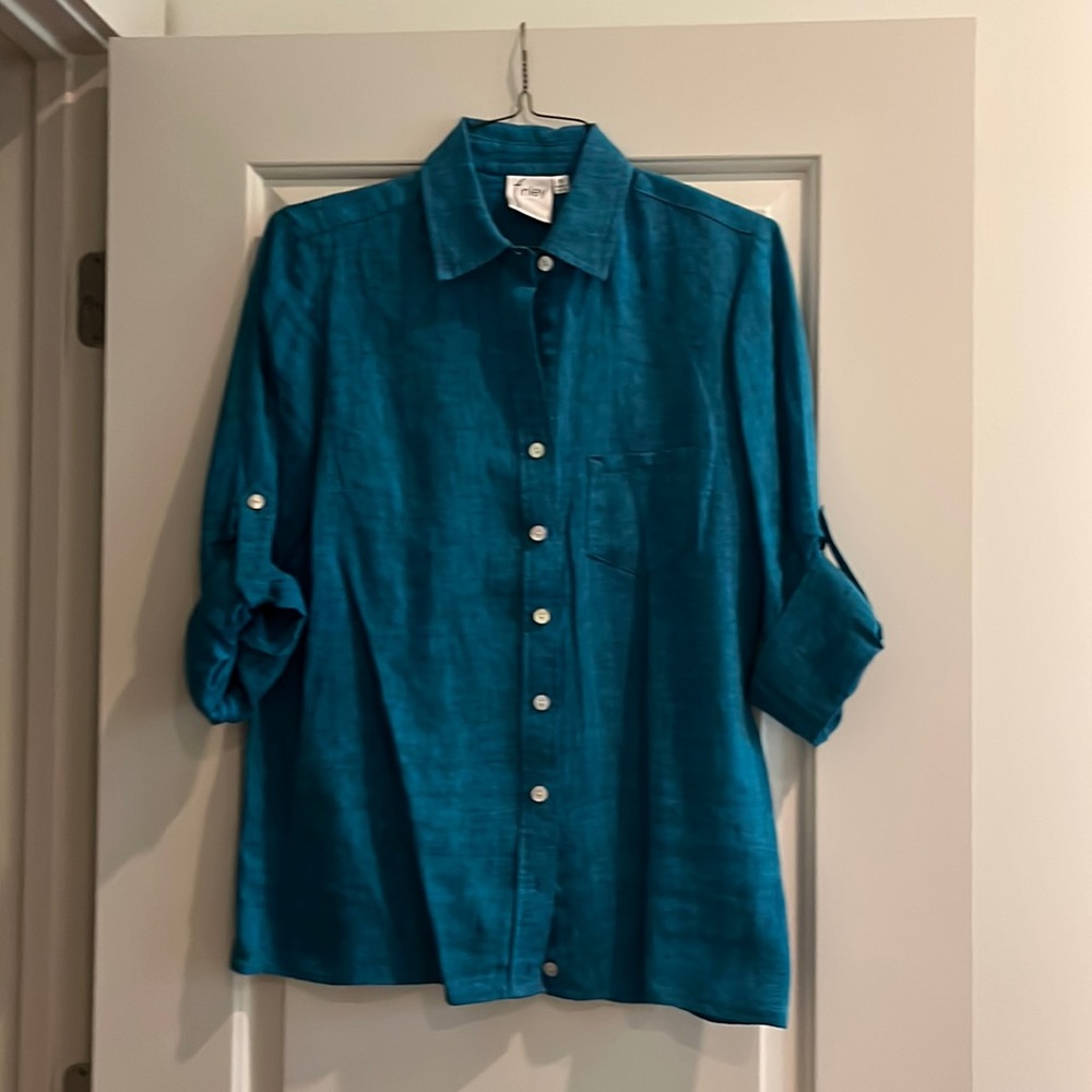 Beautiful Finley teal linen button up, small.